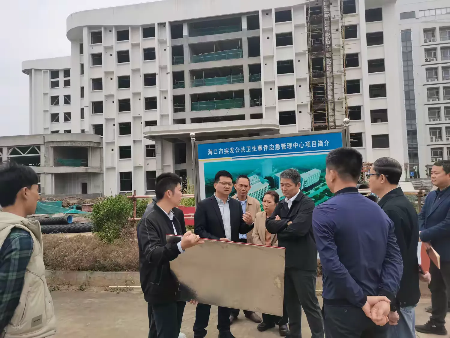 海口市衛(wèi)健委主任高新譜帶隊調(diào)研?？谑型话l(fā)衛(wèi)生公共事件應急管理中心項目(圖1)